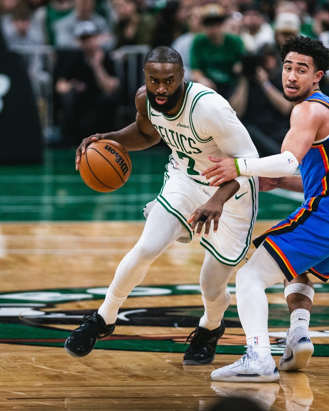 在谈到今晚获得14次罚球的时候，杰伦表示：“也许抱怨能让裁判的吹罚方式得到更多关