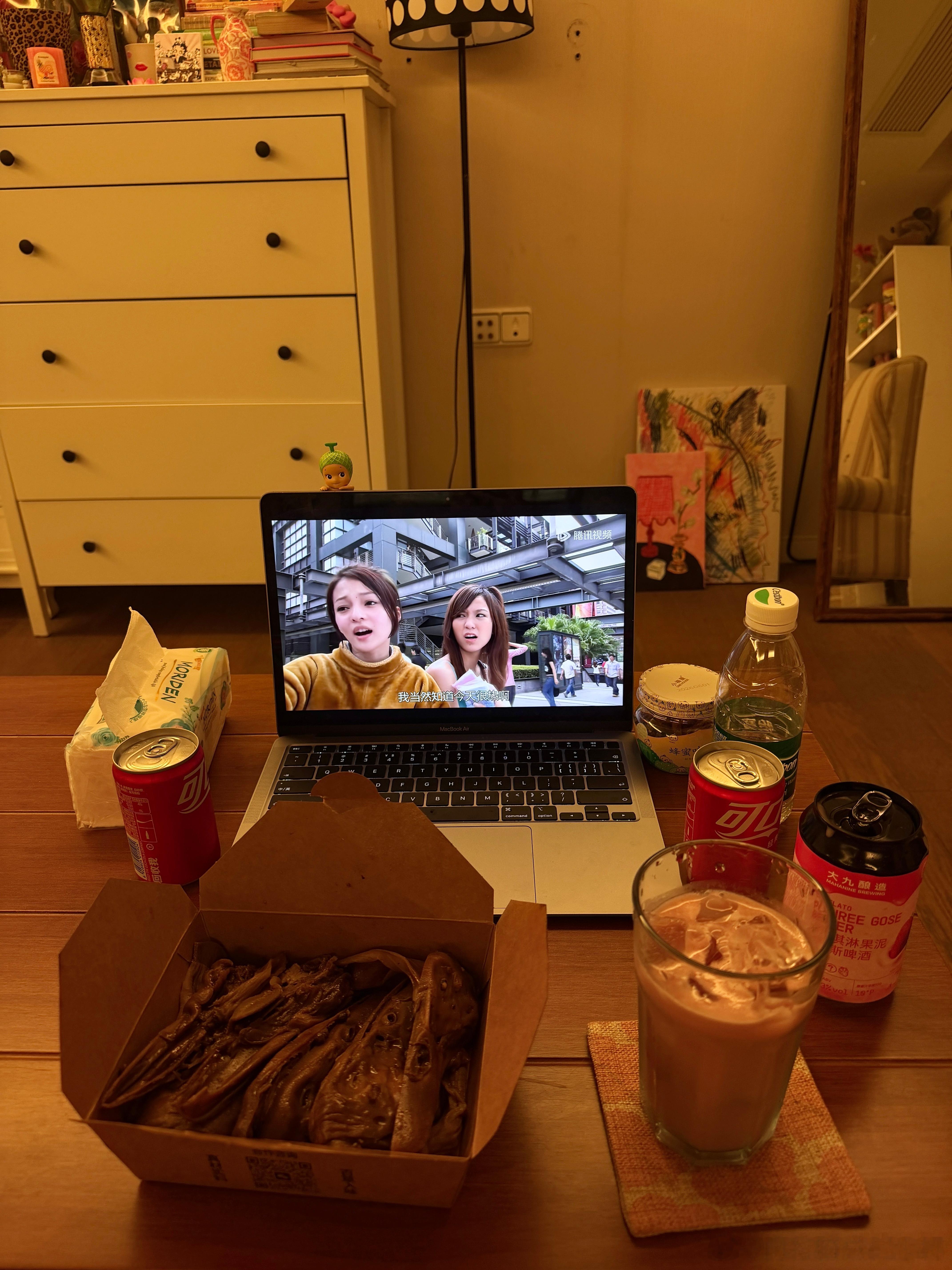 幸福的夜晚🍜鸭货+果啤+公主小妹！所有烦恼都抛之脑后！吴尊真的好帅小时候最想嫁