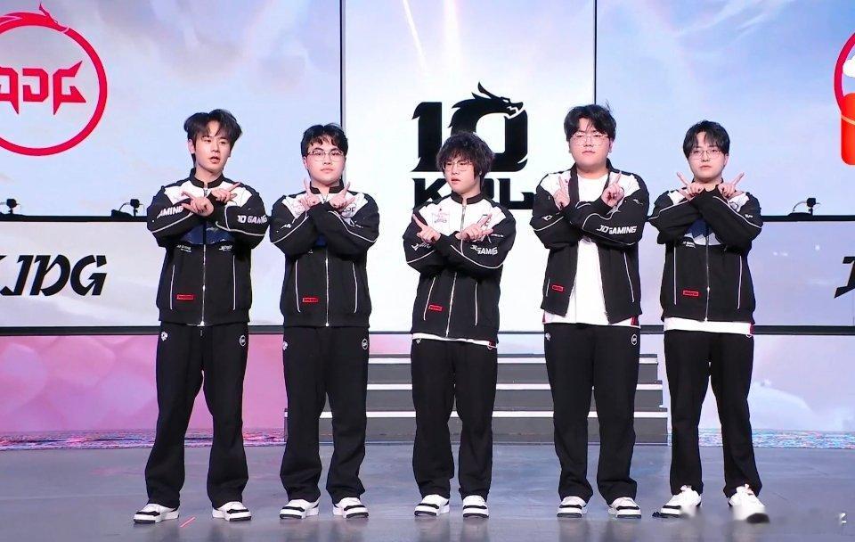 JDG与TTG连胜之师相遇那还是我们jdg虐胜一筹！！！恭喜jdg3比2战胜tt