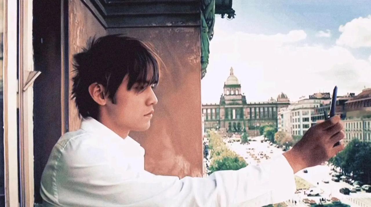 最近网上流传一个争论问题杰伦是不是再也无法重拾荣光了?这个其实和周杰伦是穿越者，