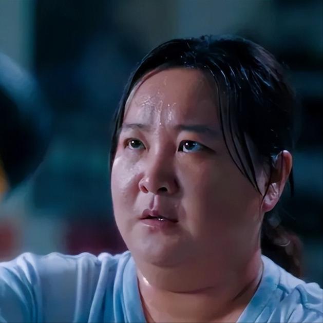 演员，贾玲说，我怎么就胖了呢，都怪瞿颖，我们住一块，她就忽悠我，湖南菜怎么这么好