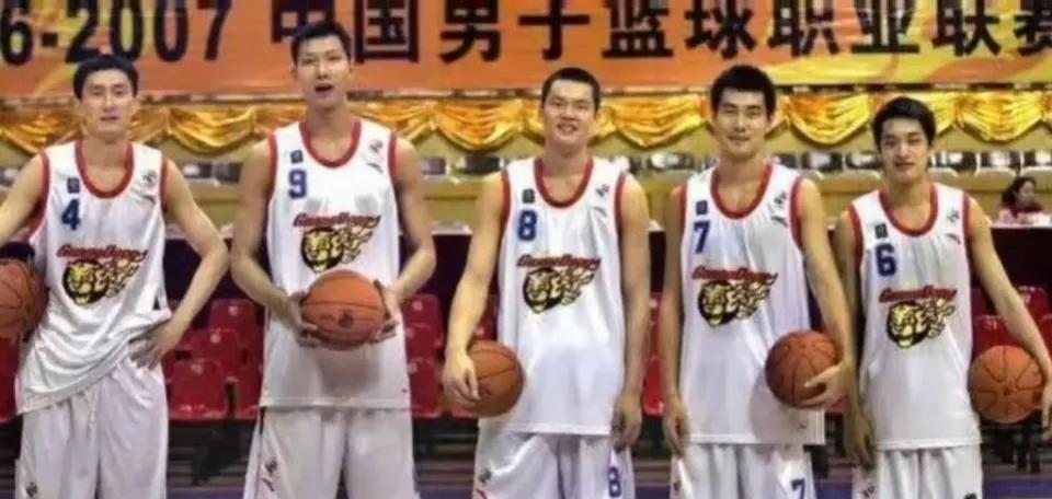 有一说一，广东队史最伟大球星排名如下，你是否认可？

1，易建联，36岁，9号，