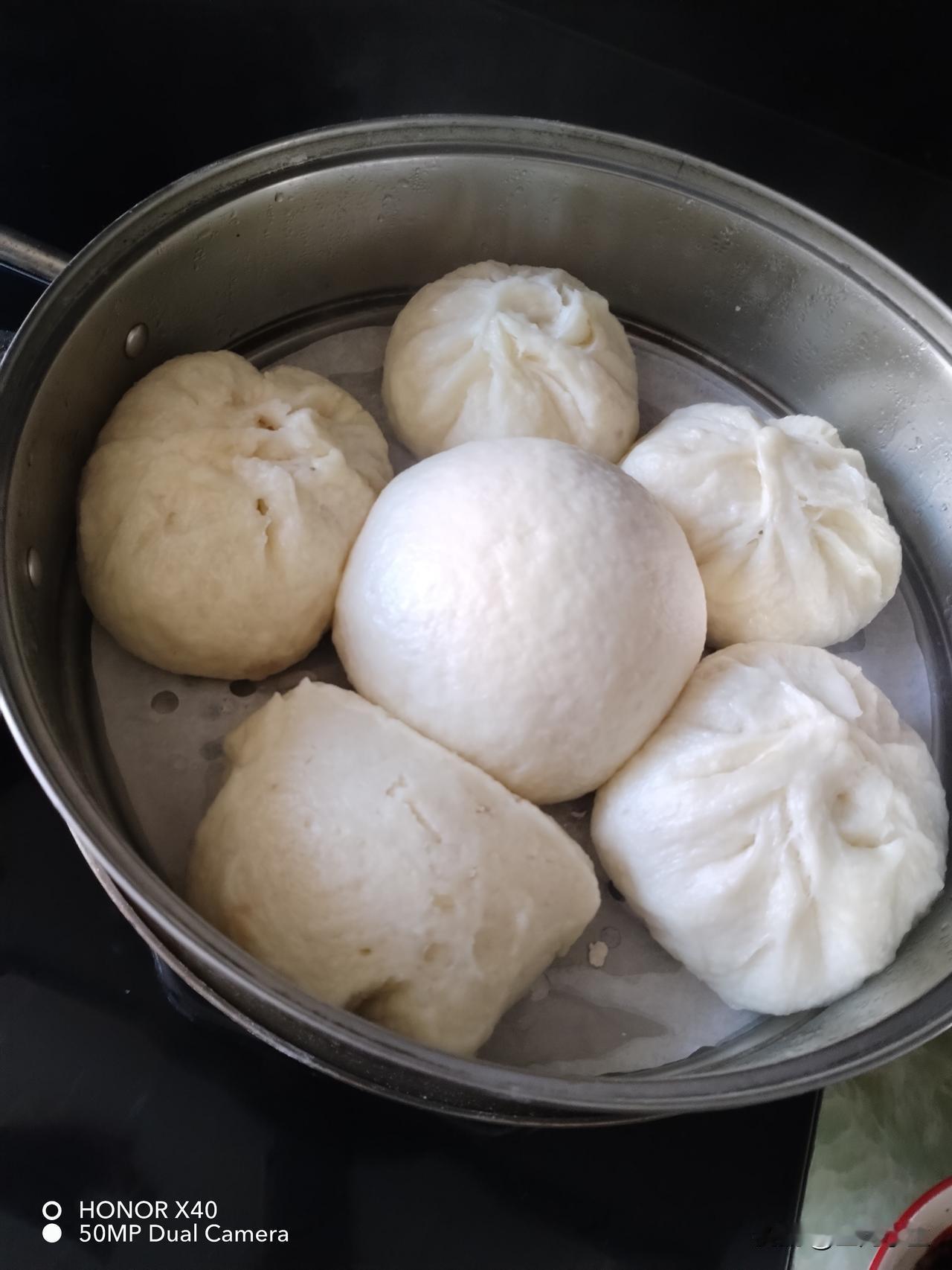 今天东北又降温了，零下20度，我打算哪也不去，在家躺着。

老公说他待不住，9点