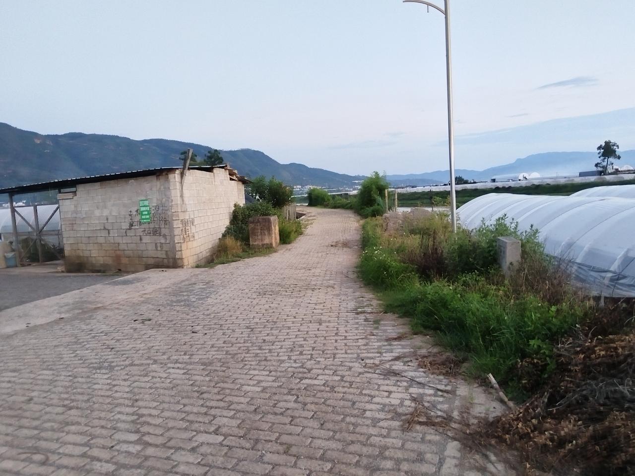 南盘江边的小块路
