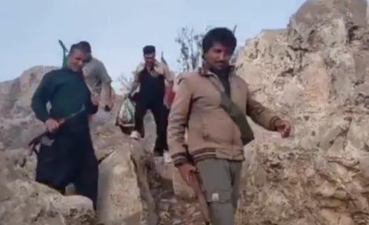 伊朗漫山遍野搜查美飞行员，老百姓背着枪翻山越岭，这一幕令白宫都看懵了！
《纽约时