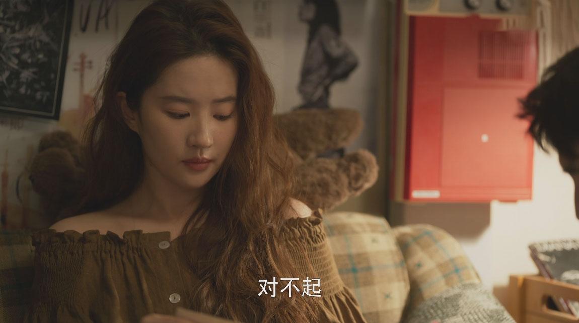 怀孕以后玫瑰的穿搭比职场穿搭更美，给人一种简约的时尚感，不像职场穿搭，总觉得花里