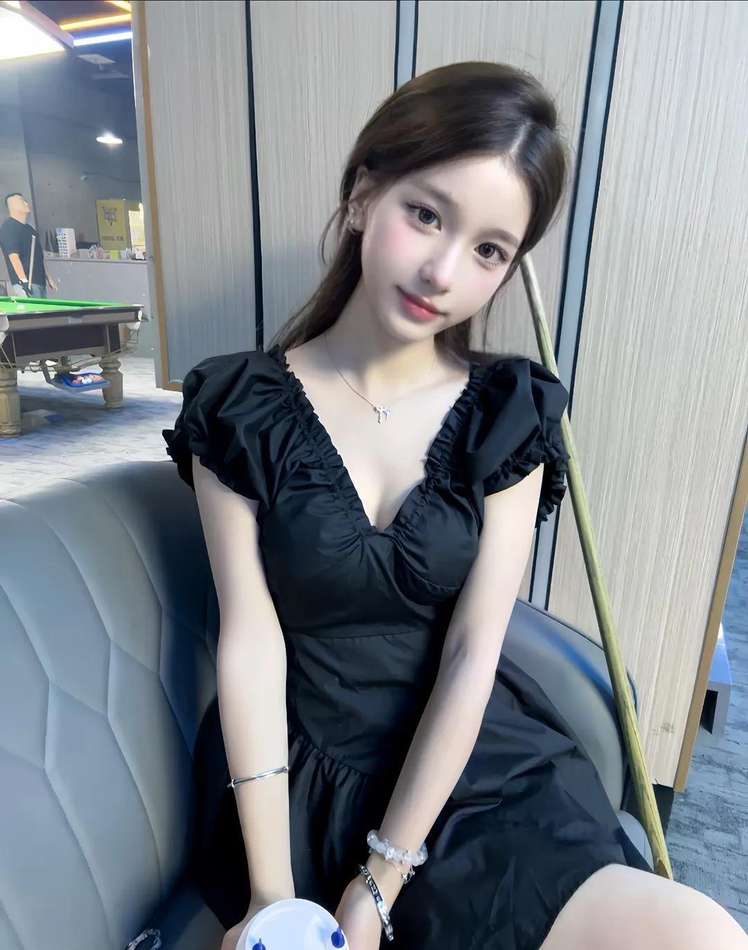 轻纱遮面，婀娜多姿。