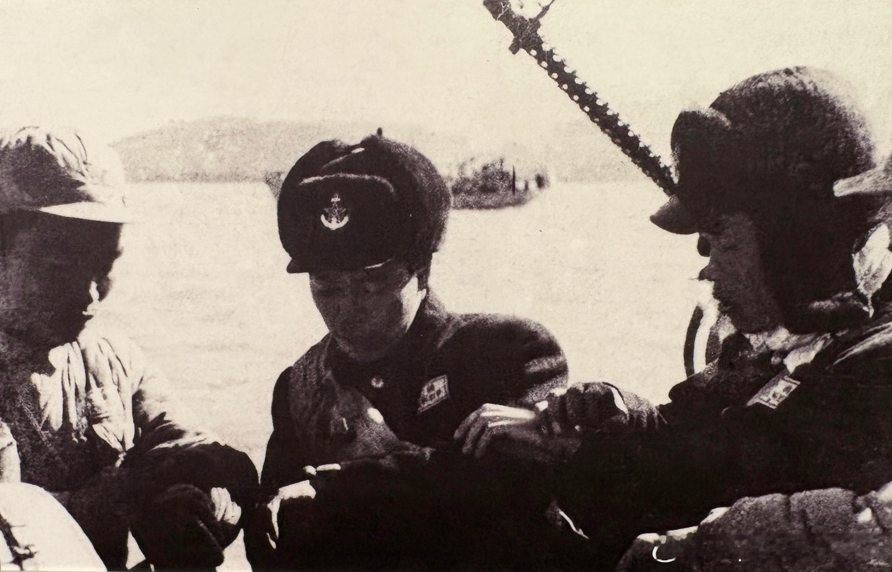 1955年1月18日陆、海军指挥员校对时间，登陆部队准时启航军事历史全触达