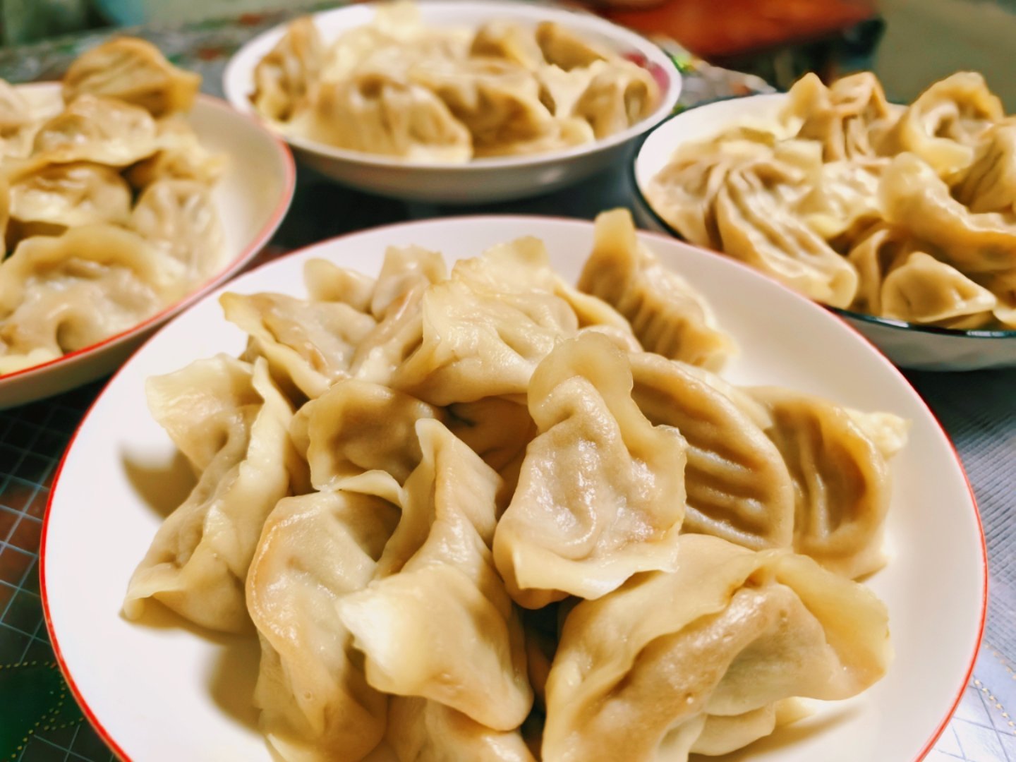 时光如梭，今天都腊八了！“小孩小孩你别馋，过了腊八就是年”。今天送娃上学，路上就