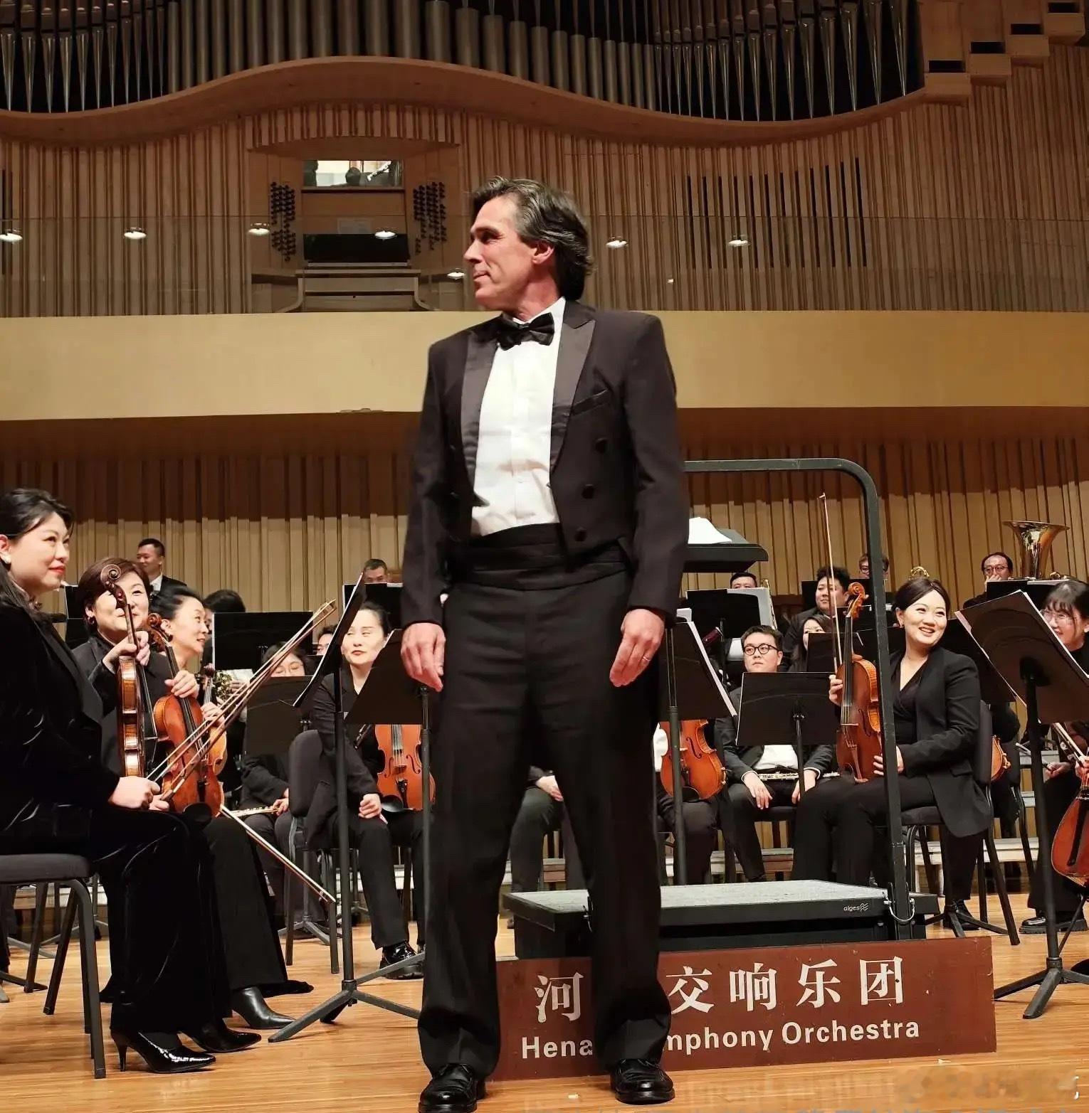 这么一看，河南主教练拉莫斯是有点“范”儿的～ 