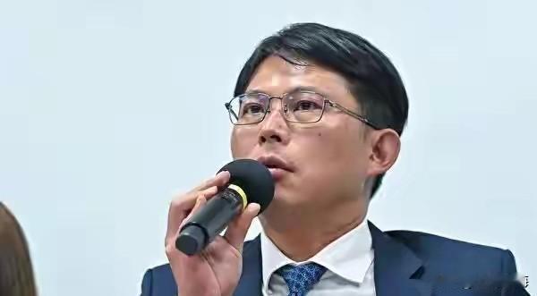 徐欣莹站出来面对了，结果被指过河拆桥，就在9月4日，徐欣莹否认蓝白在竹北有协议，