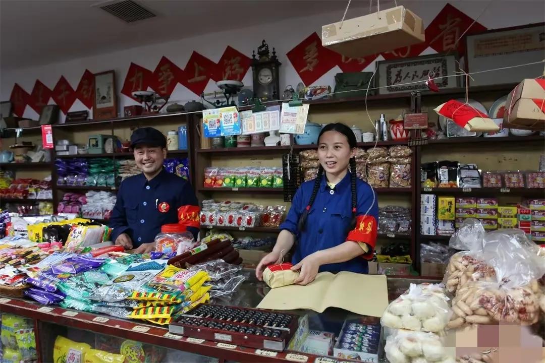 这样的情景熟悉吗？这样的售货员见过吗？90后小夫妻在西安钟楼旁开供销社，让顾客秒