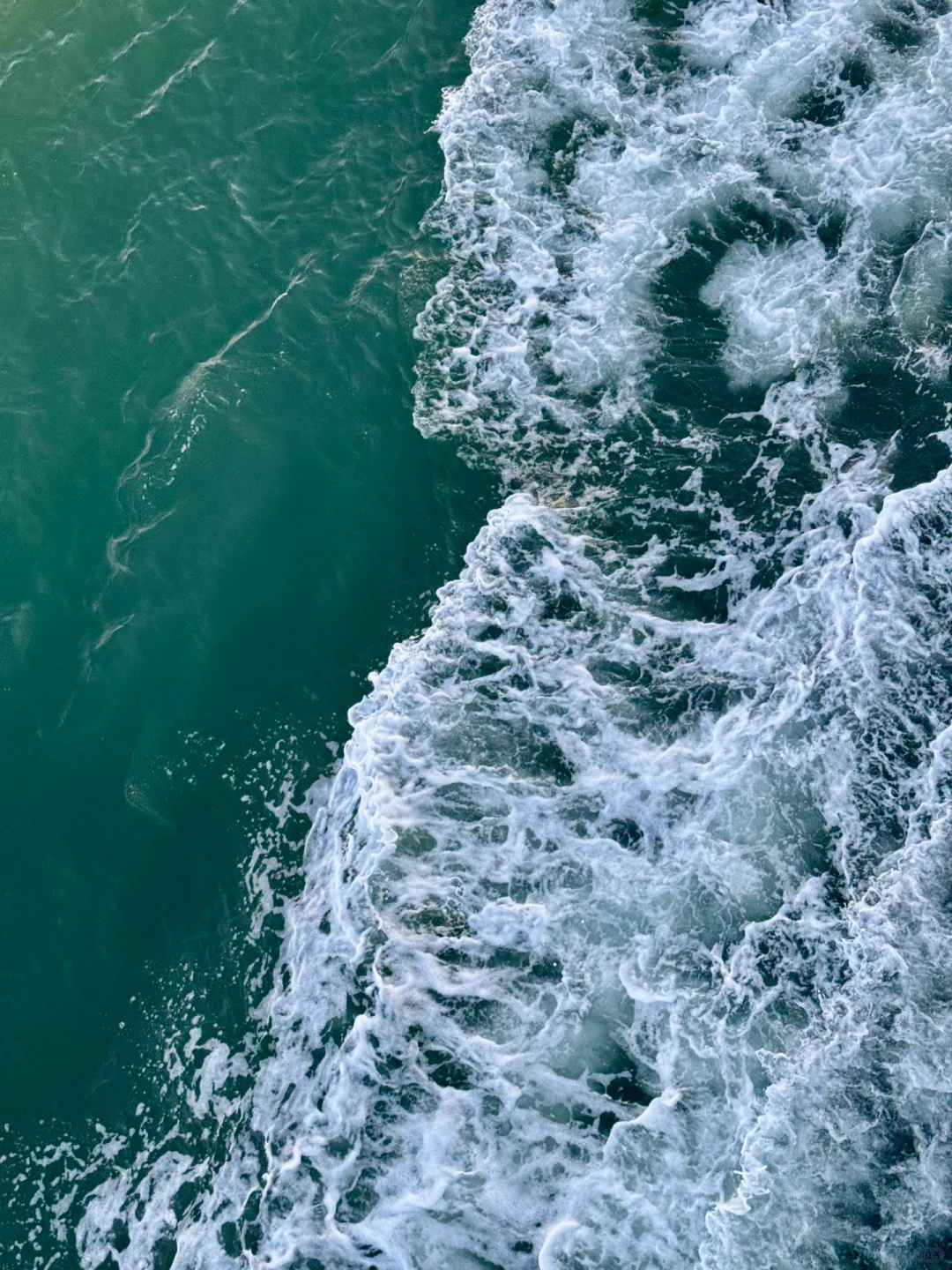 青岛的海浪不止一种颜色🌊可看久了真的眼晕