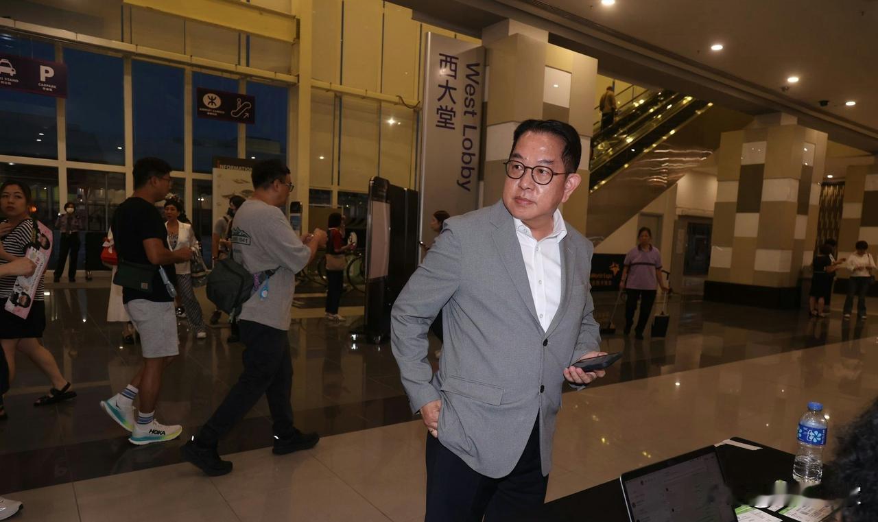 💖丘亚葵与龙婷「Hello Kiss」后首现身，工作人员粗暴无礼阻止采访
💖