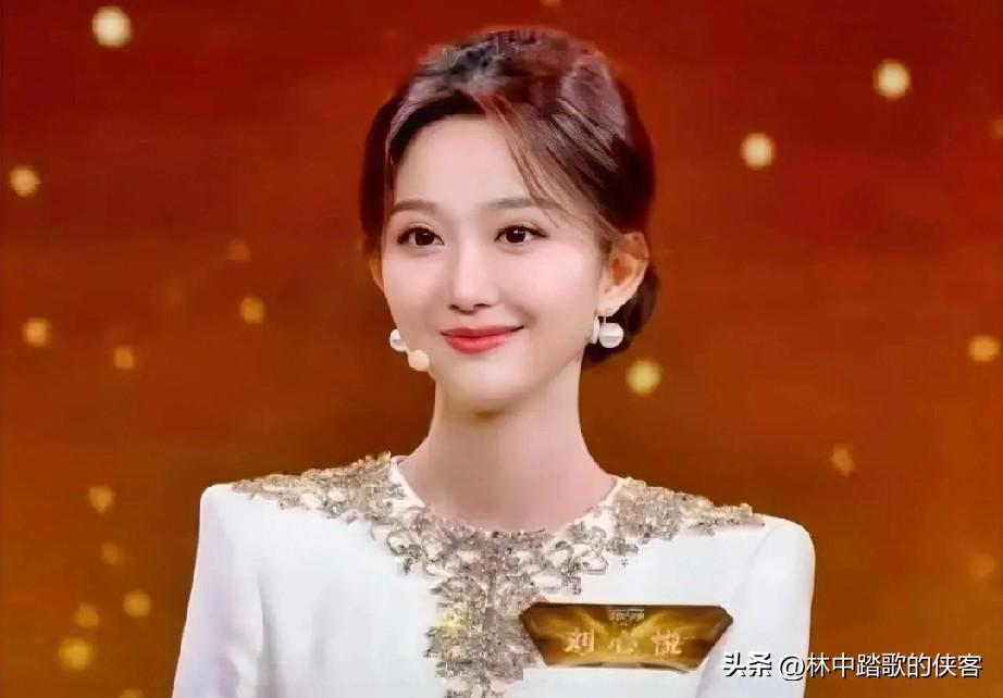 我闺蜜去年上央视录节目，当面见着刘心悦了，回来就跟我掏了句实在话。
你可千万别去