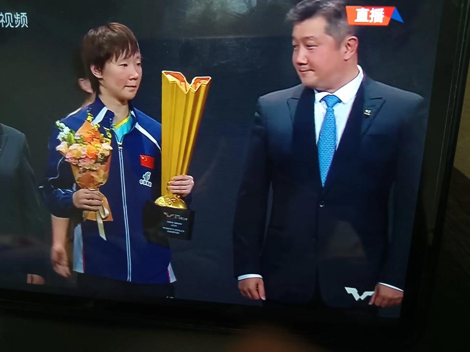 王曼昱零封佐藤瞳斩获女单冠军，成为北京大满贯双冠王。
万众瞩目的北京大满贯女单决