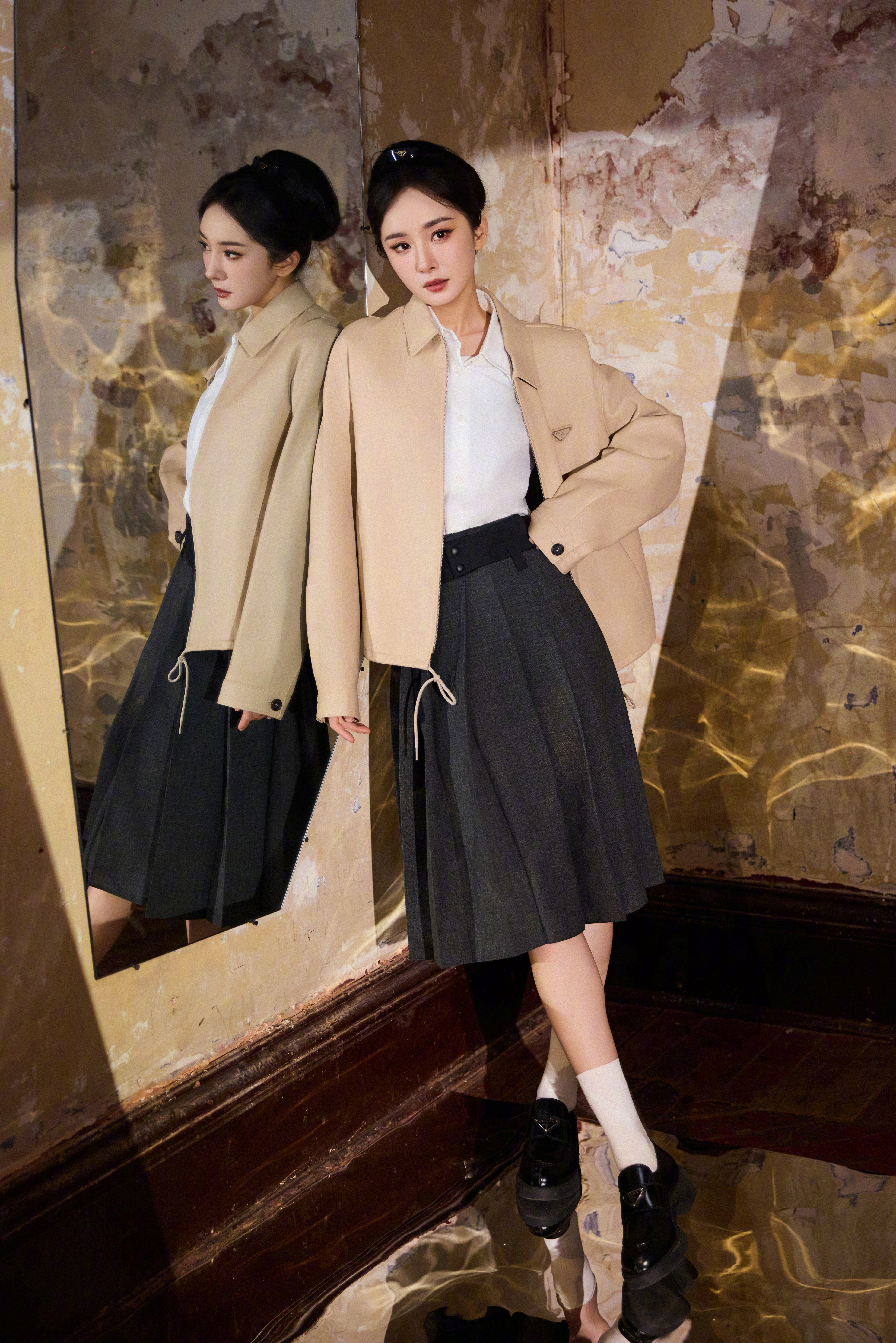 PRADA 幂 is coming！杨幂 × T风格论坛 造型发布，经典半裙套装