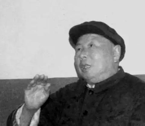 1952年，开封市委书记戴季英，自恃功高，向毛主席要官，希望担任省委书记，毛主席