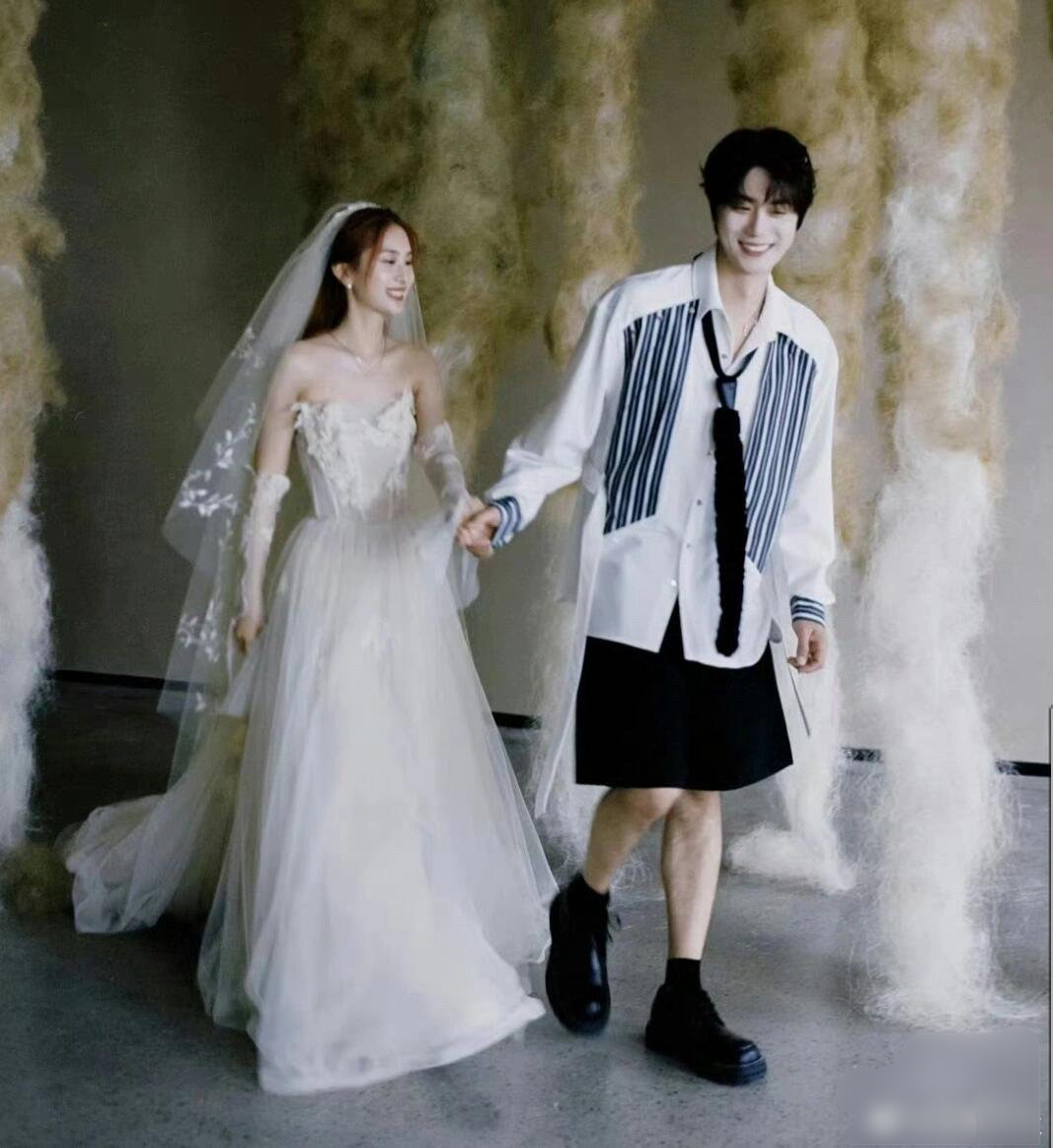 #陆虎陈曌旭丽江举办婚礼#终于虎子要结婚啦[好喜欢]在好朋友和观众们一起见证下的