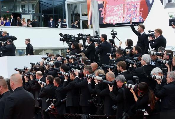 海外传来一条消息，国内还没有传开，但国外已经炸锅了！

正在西班牙巴塞罗那开一个