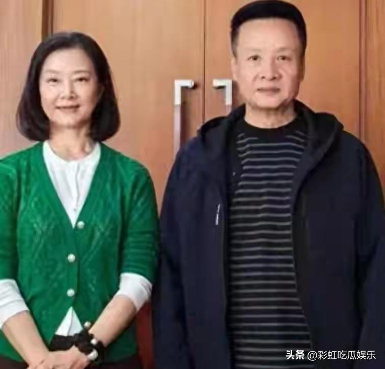 宋祖英老师也老了，曾经是我爸爸的白月光，她年轻时惊艳时光，如今也成了老太太了。