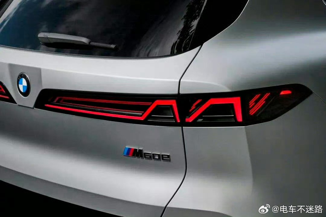 第五代宝马X5正式登场第五代宝马X5这是认真的吗，设计师也是足够大胆，这前脸两大