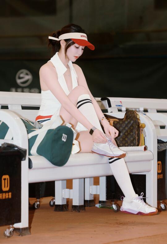 🎾运动少女风爆款预定：网球主题写真上线
