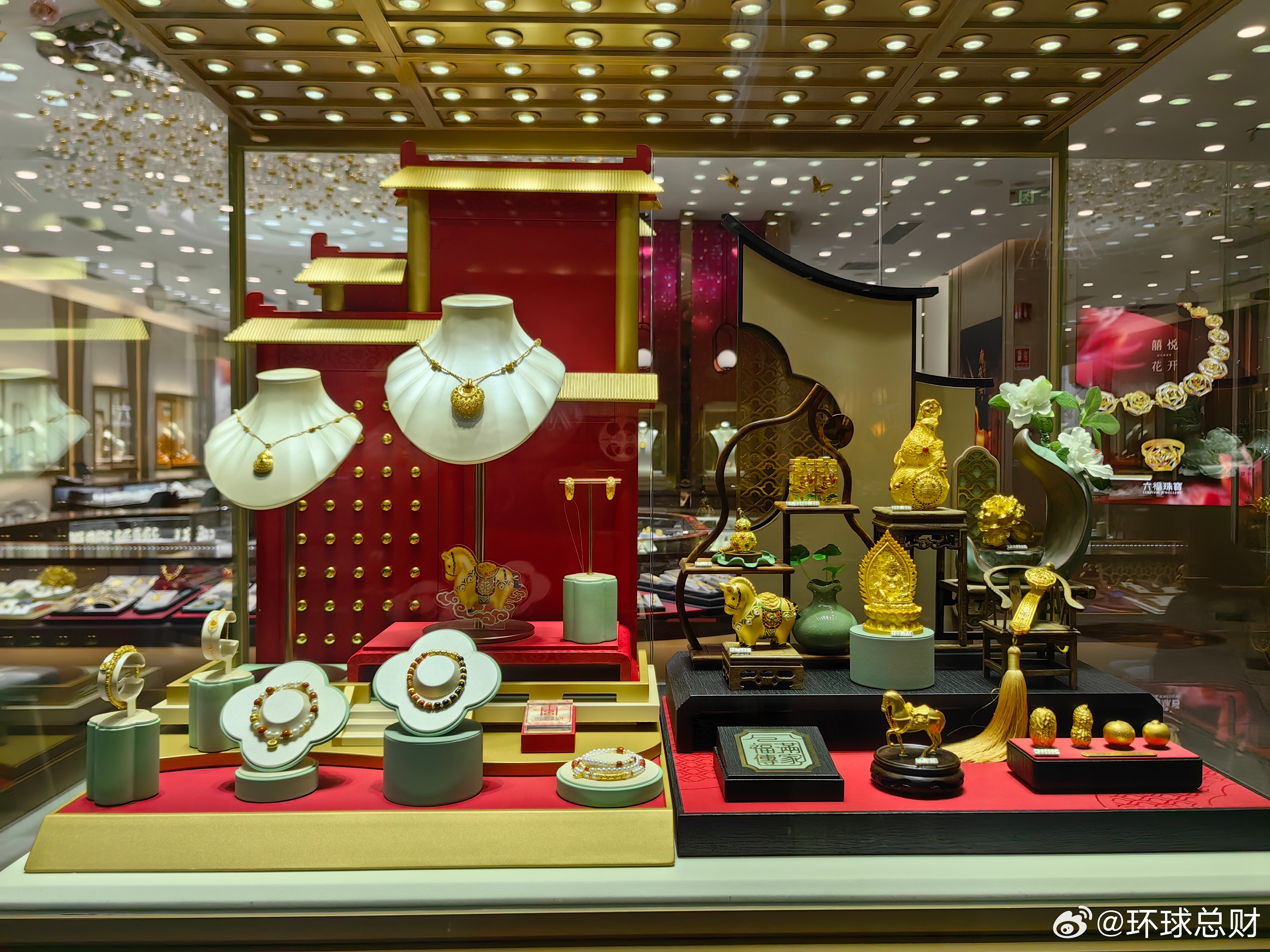 #黄金# 【#金价银价大跌#】受美元走强、美国国债收益率上升影响，国际黄金、白银
