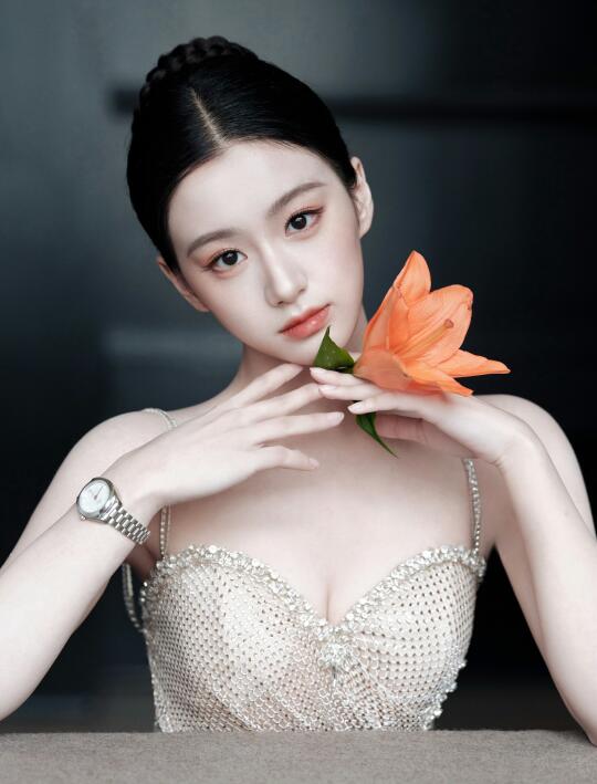 给包上恩化的缎光千金妆