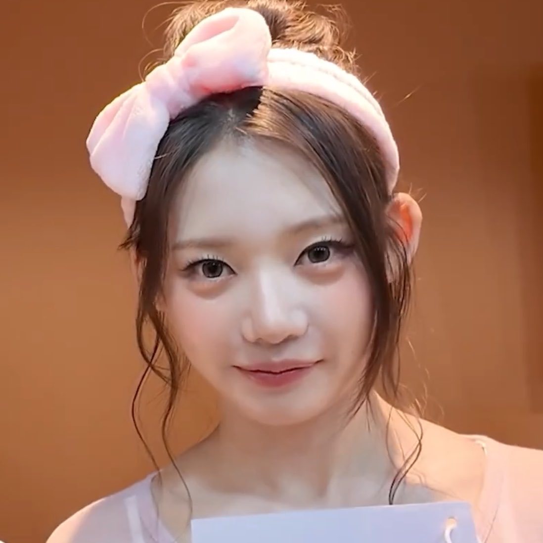 ⸝⸝ ◕‿◕ ⸝⸝ 