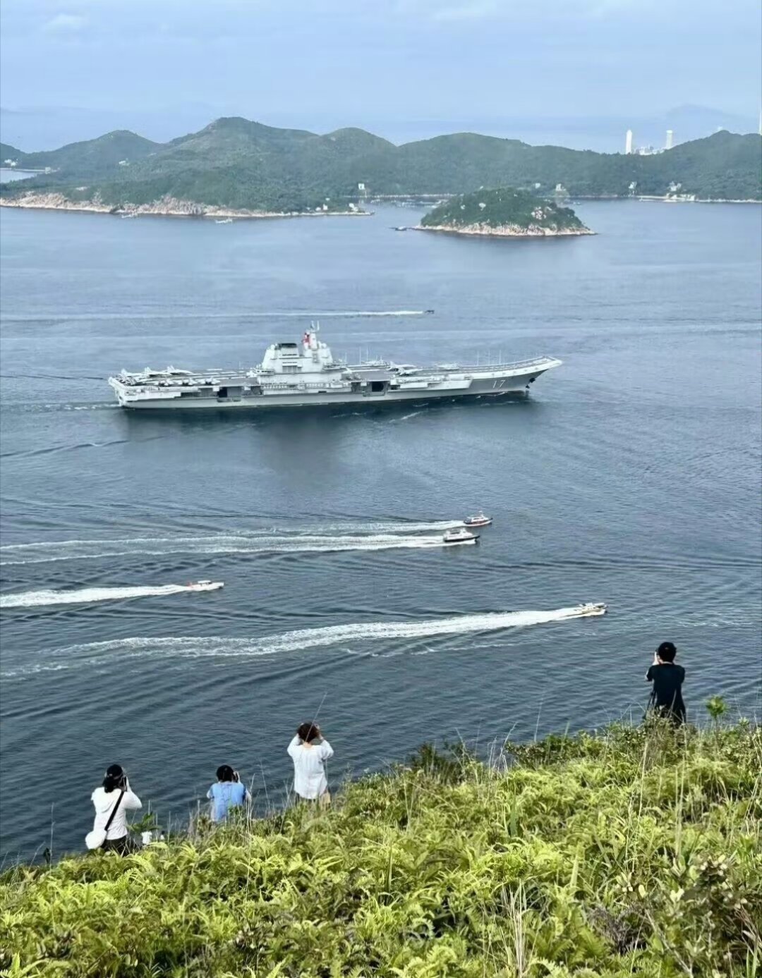 “哪有什么山东号，早就跟你们说了都是模型”（战术后仰.jpg） ​​​