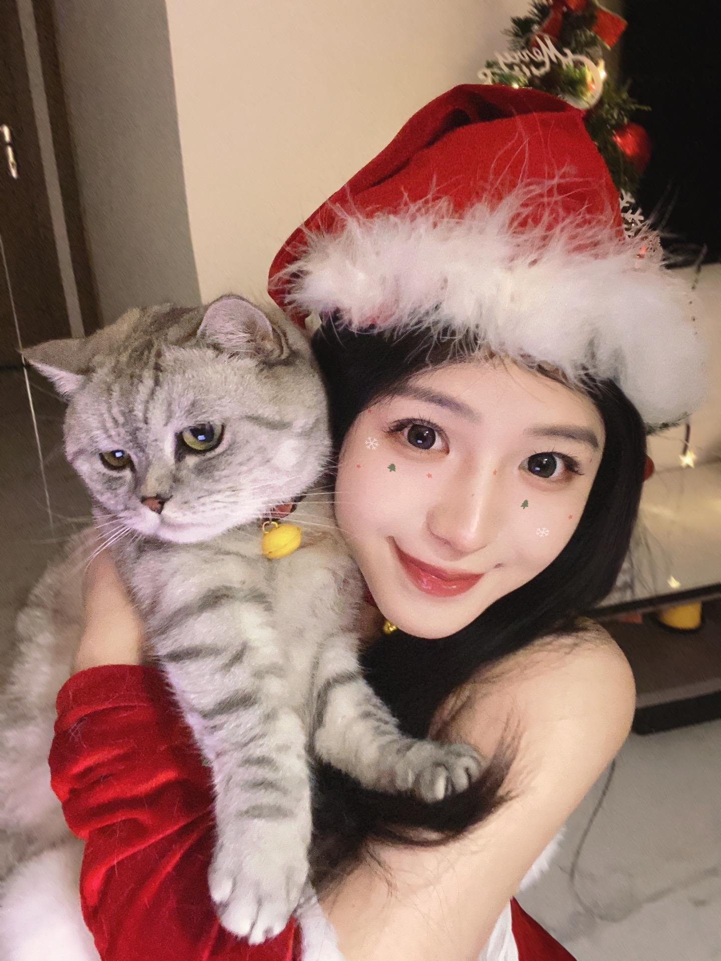 我和我的小猫都很想你。