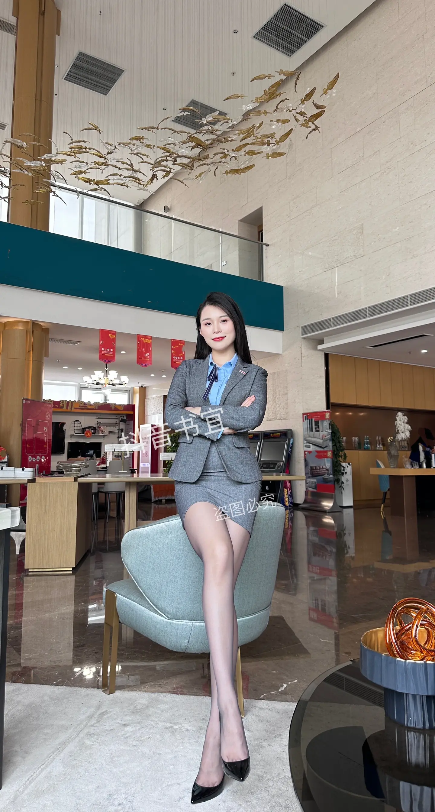 御姐降临 这职业装真有魅力