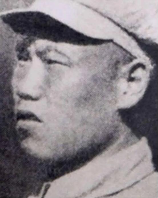 1951年，志愿军王德明前往阵地送弹药。然而，到了阵地发现干部要么负伤要么牺牲，