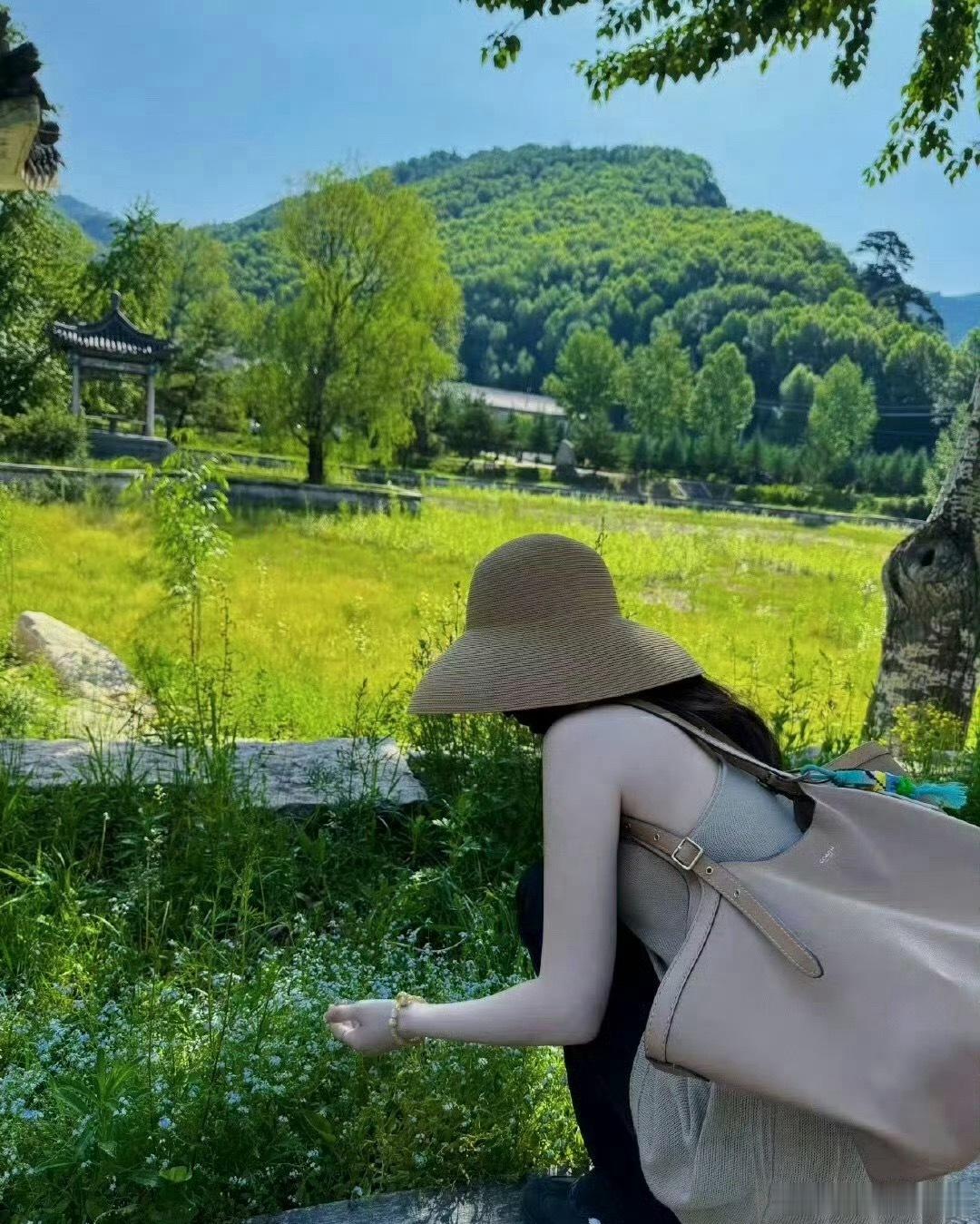 严牌转债：今天的福债，上午吃一波下午吃一波，完全验证了那句经典语录，叫趋势为王，
