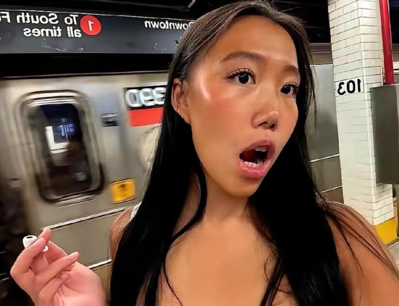一位在美国生活久了的华裔女子，回到原籍成都，打扮很前卫很美式，她说她走在大街上众