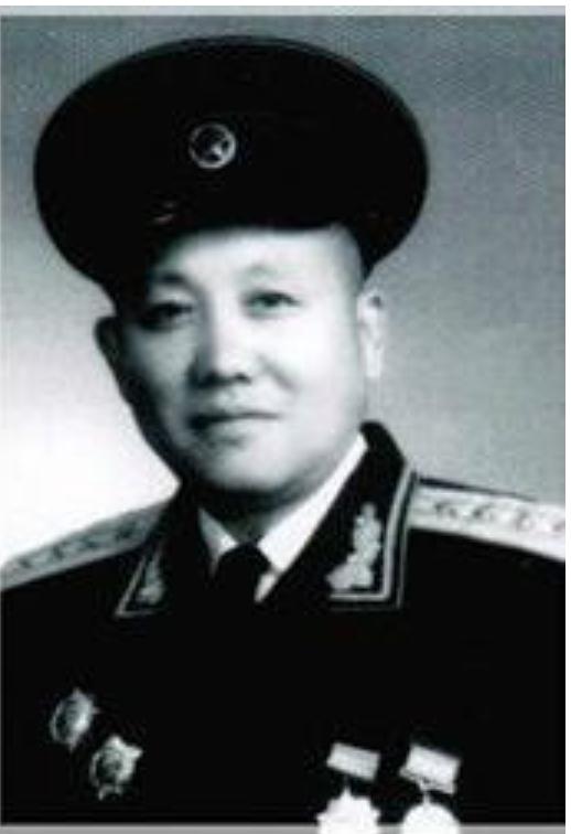 彭辉，河南省军区正军职顾问，大校军衔，1915年2月出生，陕西镇巴人，1933年