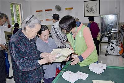 高龄津贴不等于养老金！不少老人搞混，两份补贴可以一起领

很多家里有老人的分不清