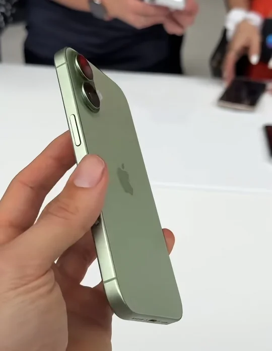 苹果17标准版，已经有苹果13的感觉了