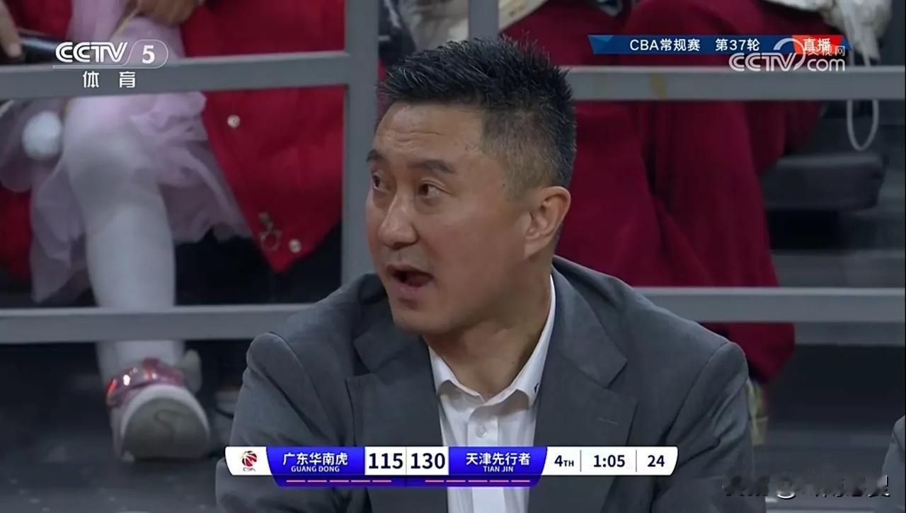 杜锋确实已沦为CBA的笑柄。
一场比赛，让对手得到133分，这是什么防守？即使是