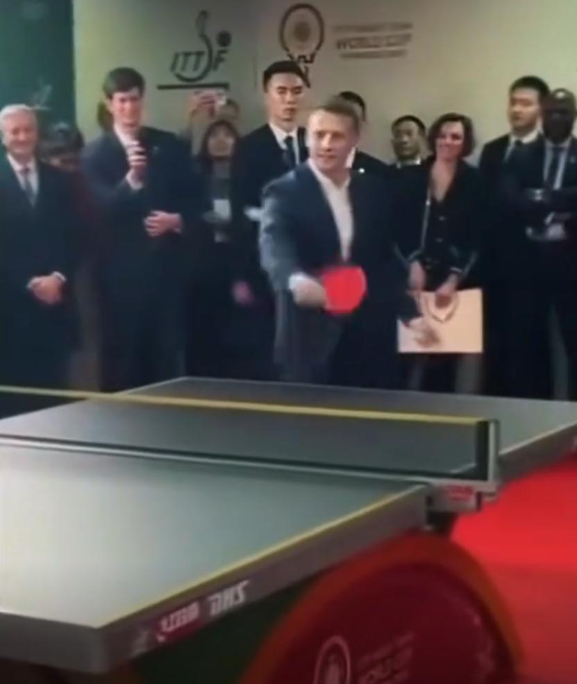 马克龙打乒乓球！体育才是最好的“外交语言”
 
国球不止是竞技项目，更是跨越国界