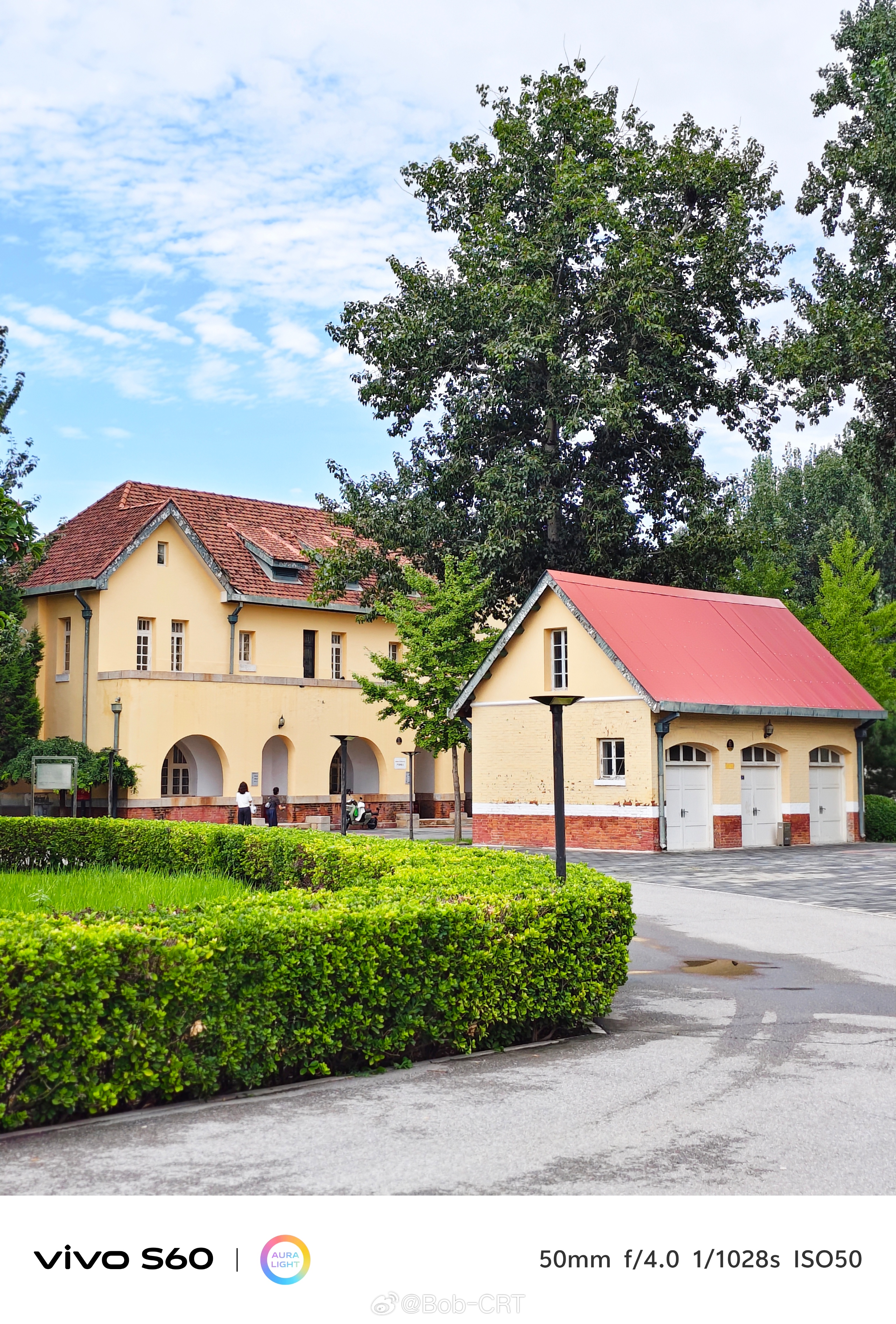 《走进四九一台》四九一电台始建于1918年，这座明黄色的老建筑承载厚重的红色记忆