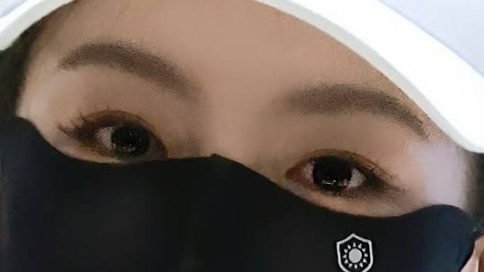 我真的盯着这个眼睛，看了好久好久好久好久.. ​​​