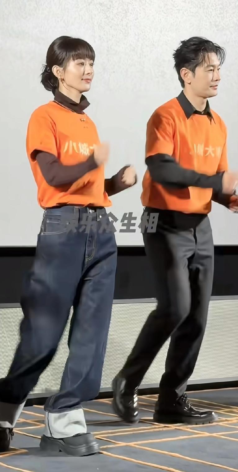 赵丽颖黄晓明复古舞名场面
 
今晚开播的《小城大事》追剧团活动上，主演赵丽颖和黄