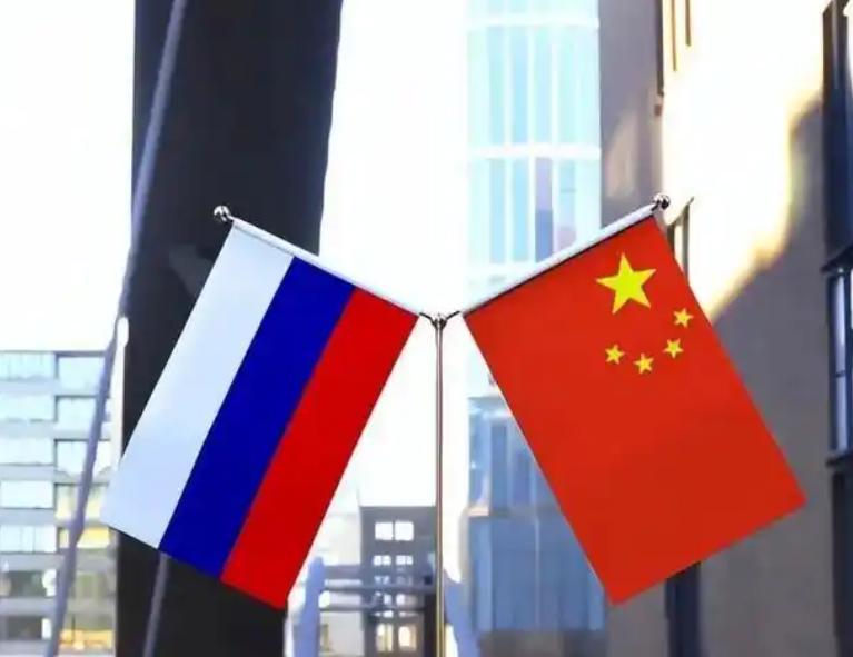 很多人觉得，中国一旦崛起，美国会先坐不住，可实际上这个想法错了，率先坐不住的，应