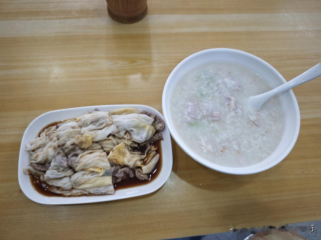 今天吃什么广州是个很特别的地方，同一条街，一样档次，早餐的价格却相差很多，特别是