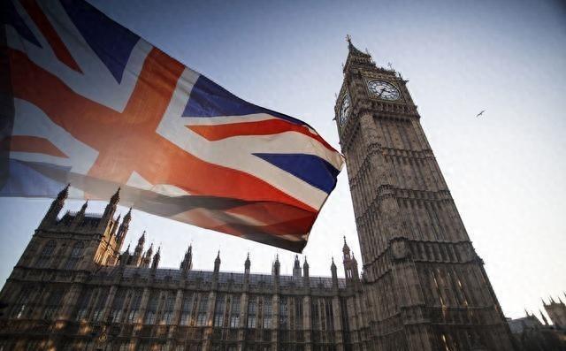 战争真的要来了？英国政府号召民众囤积足够三天使用的物资！至于为什么这么做，英国政
