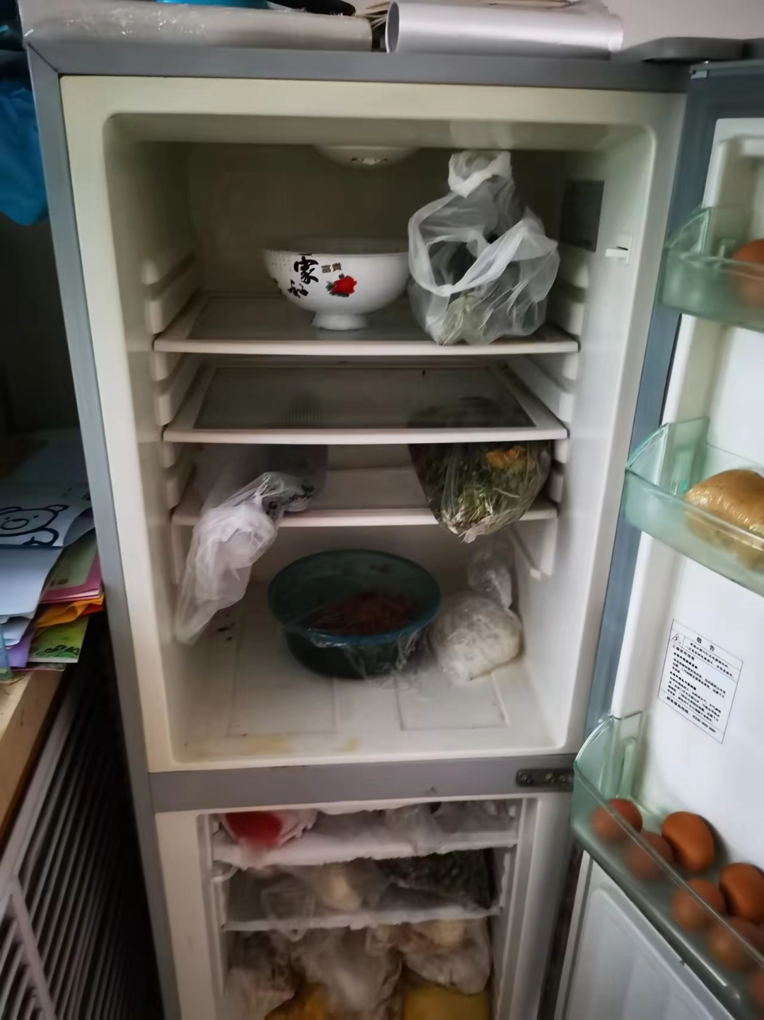 冰箱真的是细菌培养皿吗  我觉得是的，有些水果放冰箱都会发霉有的人真的把冰箱当成