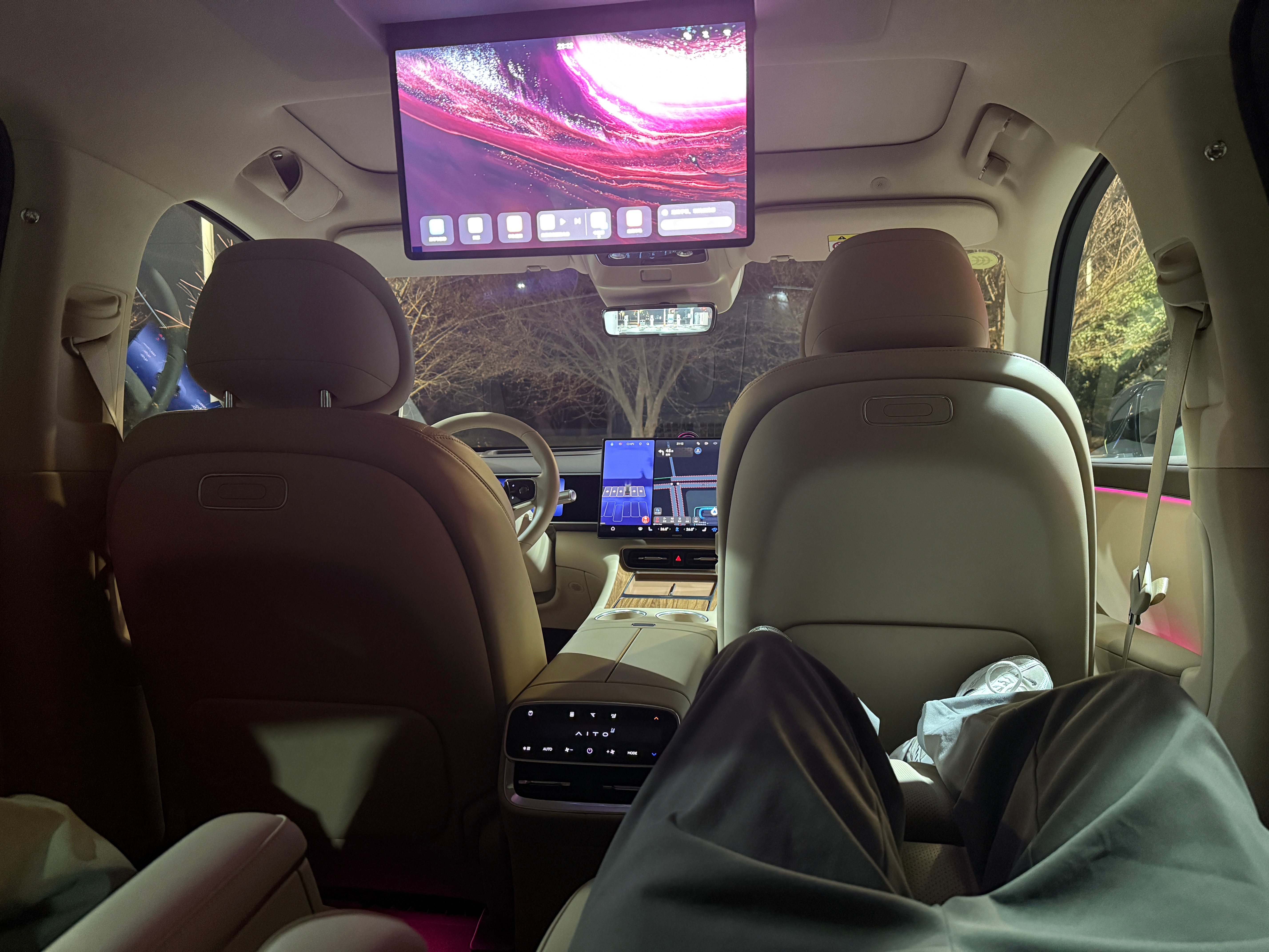 问界新m7 零重力座椅最大的用处就是，充电的时候往后面一趟，真爽啊大v聊车