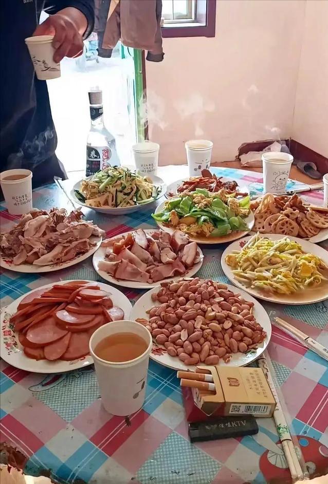 通过桌子上的东西，你能看出这是哪里吗?#地域##家庭美食大赏#